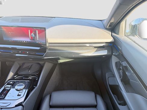 Used 2026 BMW 530i w/ M Sport Package RWD image 19