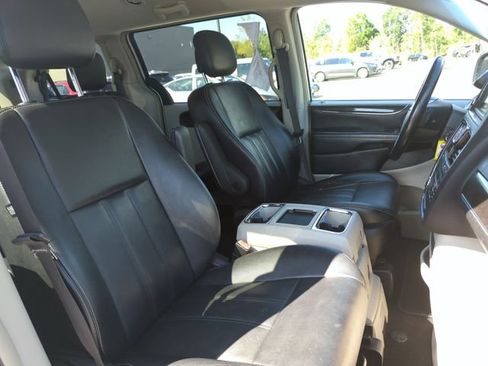 Used 2016 Chrysler Town & Country Touring w/ Driver Convenience Group FWD image 15