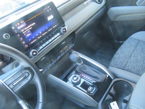 Used 2024 Chevrolet Colorado ZR2 image 30