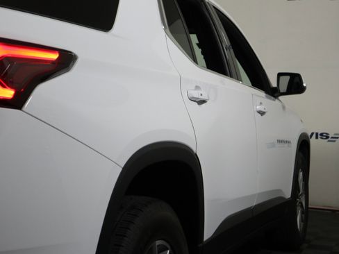 Used 2023 Chevrolet Traverse LT FWD image 5
