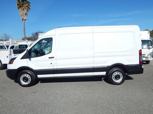 Used 2019 Ford Transit 250 148 Medium Roof image 5