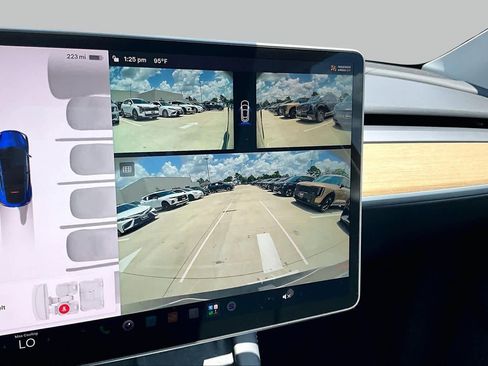 Used 2024 Tesla Model Y Long Range AWD/4WD image 24