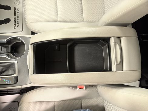 Used 2019 Toyota Highlander LE AWD/4WD image 14