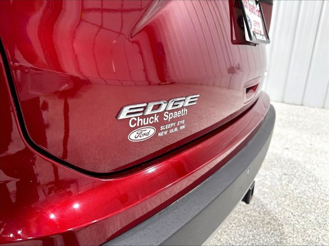 Used 2019 Ford Edge Titanium w/ Equipment Group 301A AWD/4WD image 28