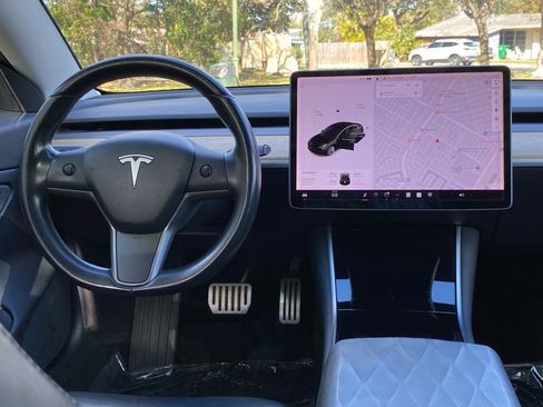 Used 2019 Tesla Model 3 Performance image 20