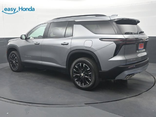 Used 2026 Chevrolet Traverse LT w/ Sun and Wheel Package FWD image 5