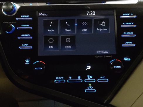 Used 2020 Toyota Camry XLE image 25