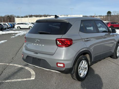 Used 2021 Hyundai Venue SE image 6