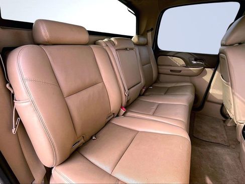 Used 2013 Chevrolet Avalanche LTZ image 28