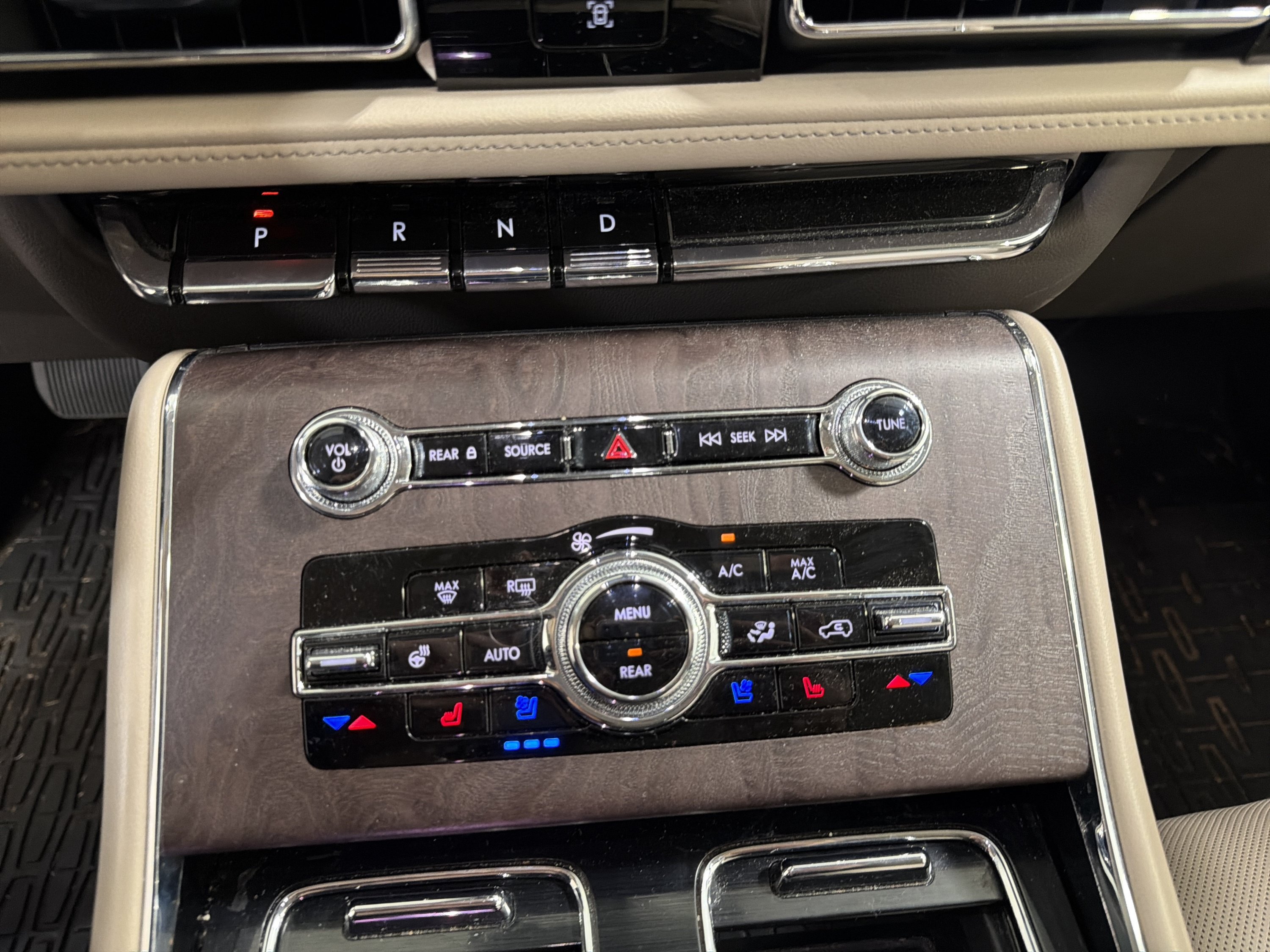 Used 2024 Lincoln Aviator Reserve w/ Equipment Group 201A RWD image 18