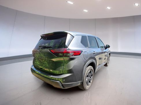 Used 2024 Nissan Rogue SV AWD/4WD image 4