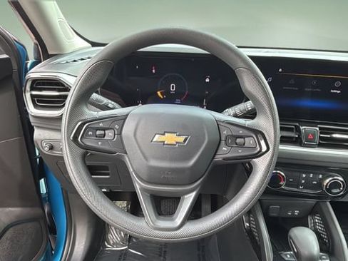 Used 2025 Chevrolet TrailBlazer LT w/ Driver Confidence Package AWD/4WD image 14