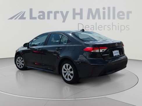 Used 2025 Toyota Corolla LE FWD image 3