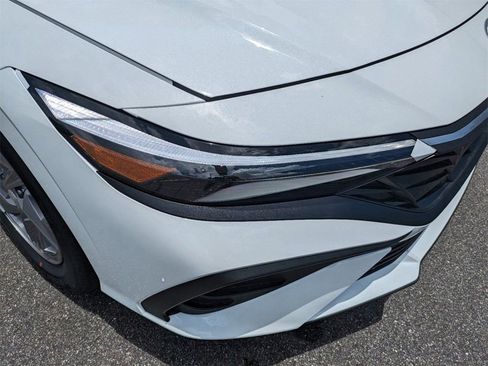 New 2026 Hyundai Elantra SE FWD image 9