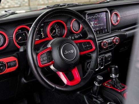 Used 2022 Jeep Wrangler Unlimited Sahara w/ Cold Weather Group AWD/4WD image 4