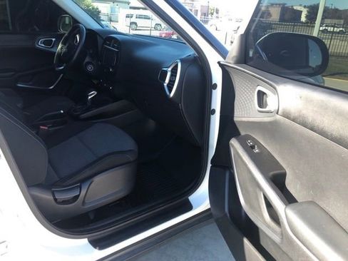 Used 2020 Kia Soul S image 17