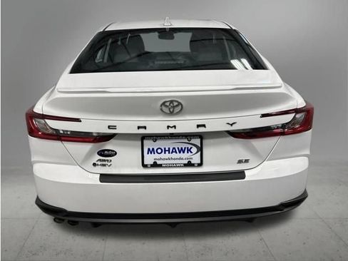 Used 2025 Toyota Camry SE w/ Convenience Package AWD/4WD image 4