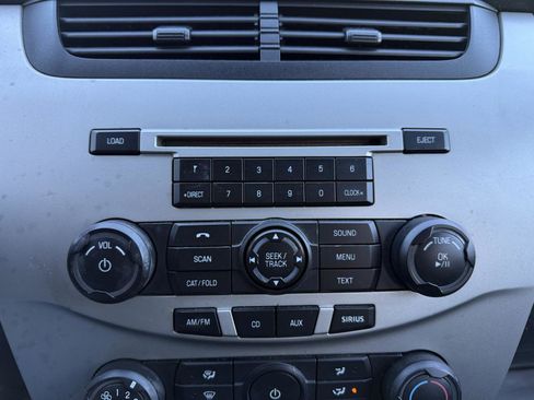 Used 2011 Ford Focus SE image 17