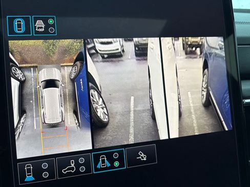 Certified 2025 GMC Yukon Denali w/ Sun & Power Step Package image 28