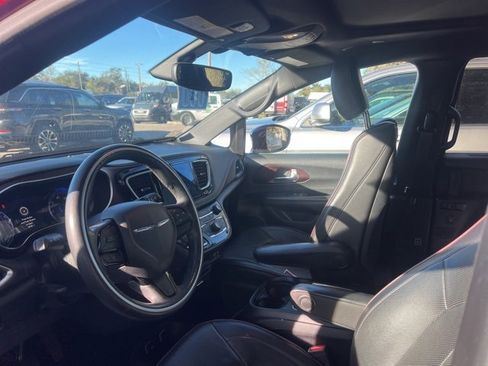 Used 2020 Chrysler Pacifica Limited image 7