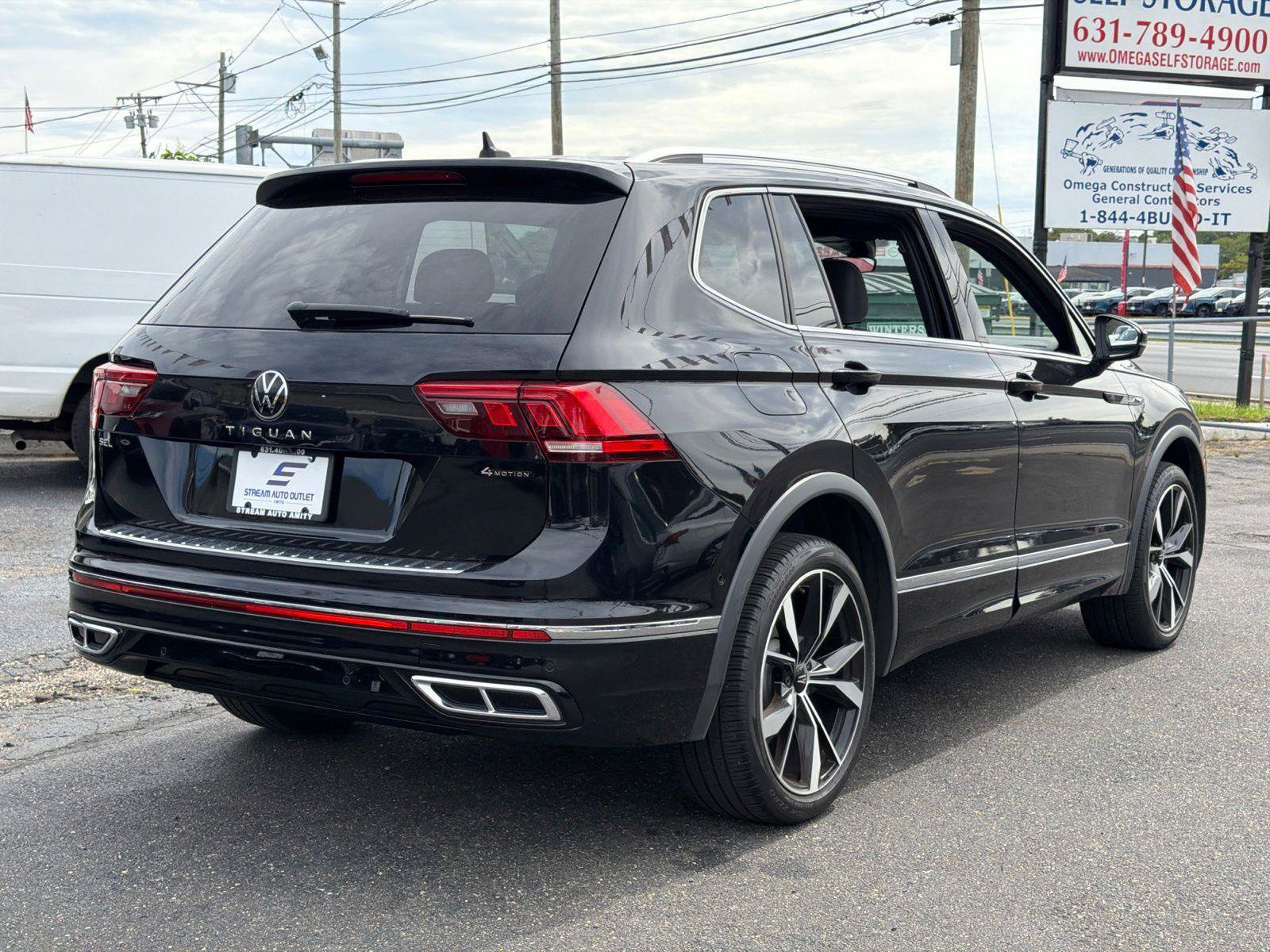 Used 2024 Volkswagen Tiguan SEL R-Line AWD/4WD image 8