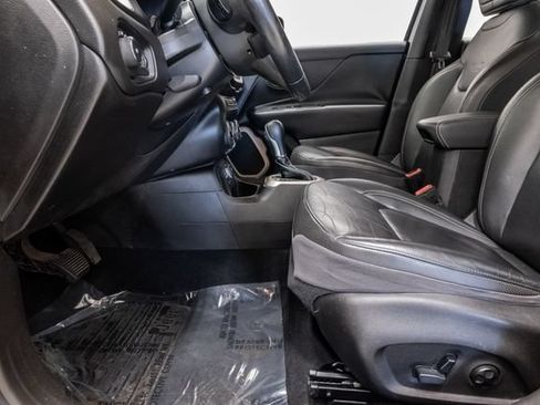Used 2016 Jeep Renegade Limited FWD image 12