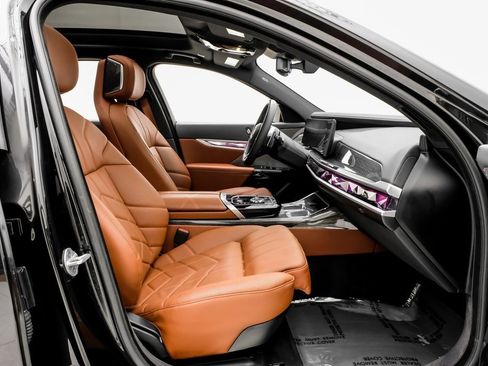 Used 2025 BMW 760i xDrive image 29