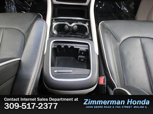 Used 2023 Chrysler Pacifica Limited image 21
