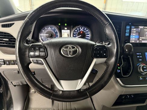 Used 2017 Toyota Sienna XLE w/ XLE Navigation Package AWD/4WD image 16