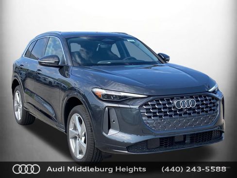 Used 2025 Audi Q5 Premium w/ Convenience Package image 1