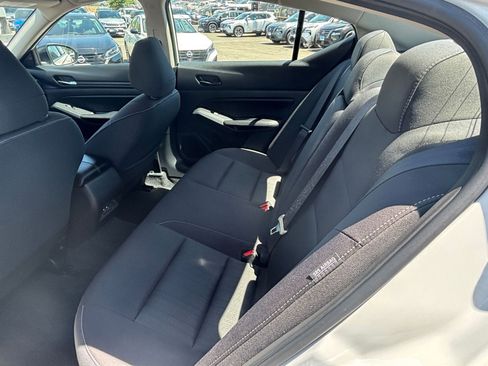Used 2025 Nissan Altima 2.5 SV FWD image 23