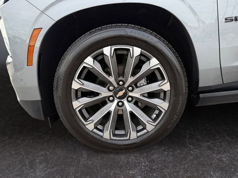Certified 2025 Chevrolet Suburban High Country image 9