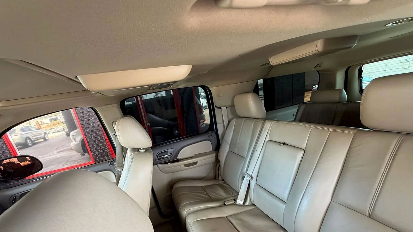Used 2014 Chevrolet Suburban LT RWD image 16