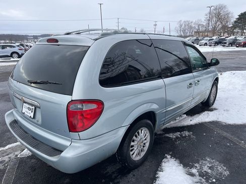 Used 2001 Chrysler Town & Country Limited image 9