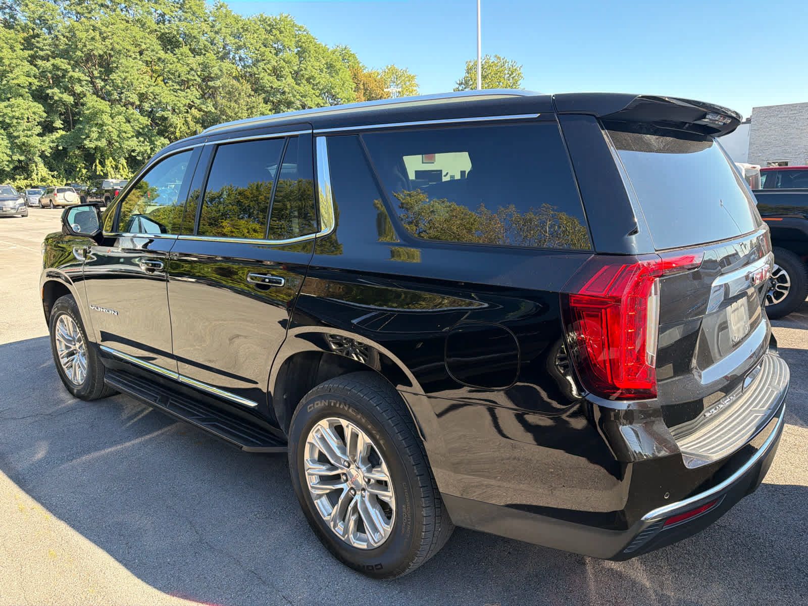 Used 2023 GMC Yukon SLT w/ SLT Premium Package AWD/4WD image 28