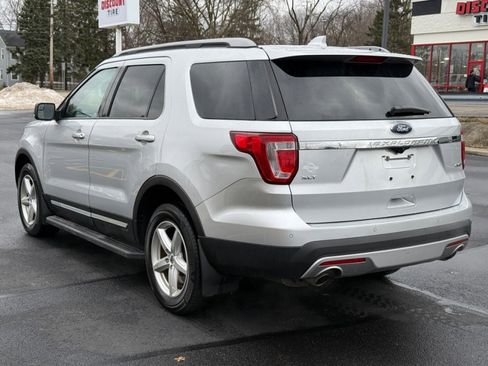 Used 2017 Ford Explorer XLT image 6