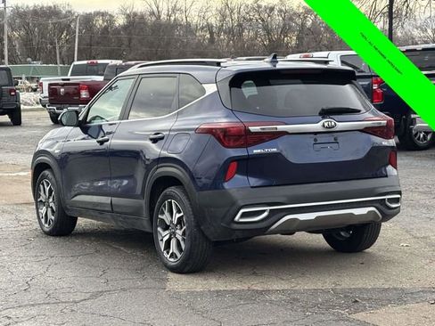 Used 2021 Kia Seltos EX image 2