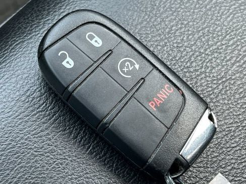 Used 2018 Jeep Compass Latitude w/ Popular Equipment Group AWD/4WD image 9