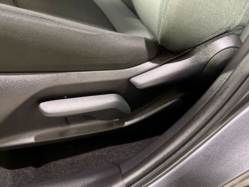 Used 2019 Toyota RAV4 LE image 23