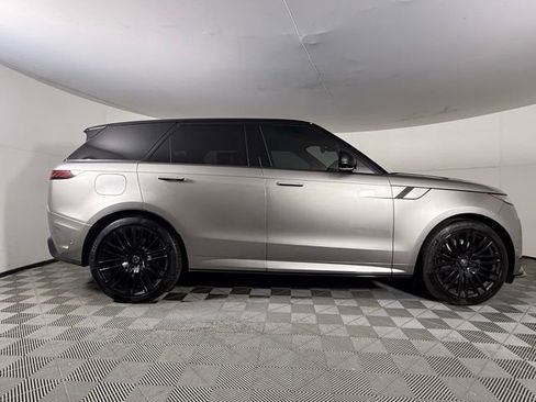 Used 2024 Land Rover Range Rover Sport AWD/4WD image 9