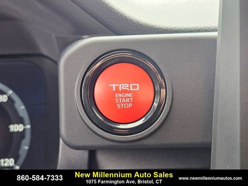 Used 2024 Toyota Tacoma TRD Off-Road image 23