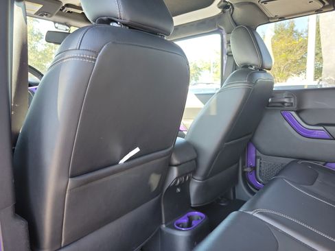 Used 2017 Jeep Wrangler Unlimited Sahara w/ Connectivity Group image 15