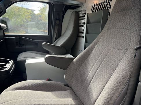 Used 2016 GMC Savana 3500 RWD image 10