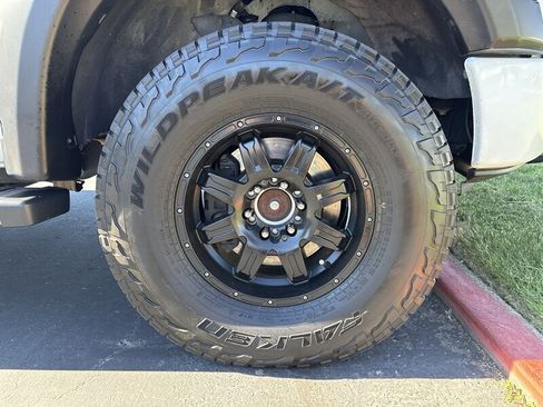 Used 2014 Ford F150 FX4 w/ Equipment Group 402A Luxury AWD/4WD image 15