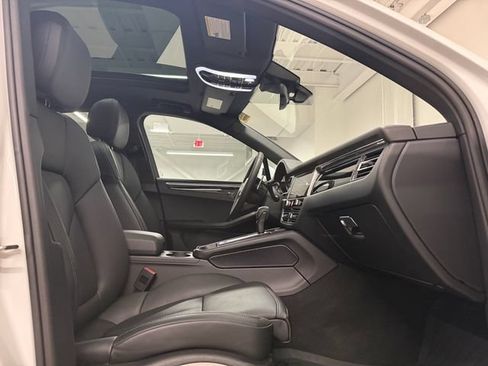 Certified 2026 Porsche Macan AWD/4WD image 21