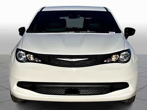 New 2026 Chrysler Voyager LX image 4