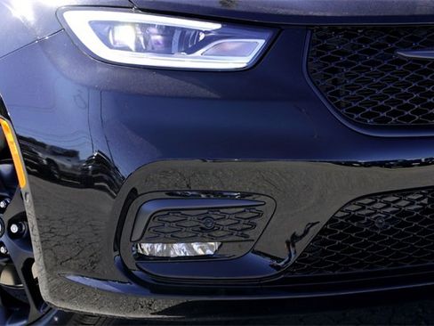 New 2026 Chrysler Pacifica Limited image 3