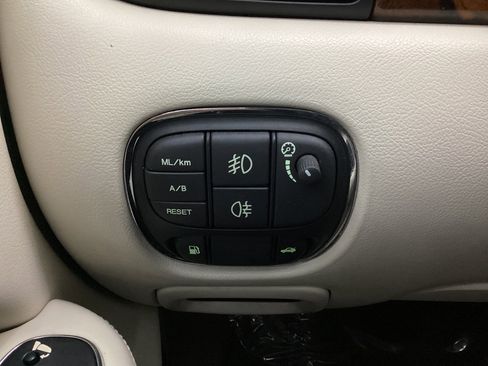 Used 2004 Jaguar XJ8 image 40