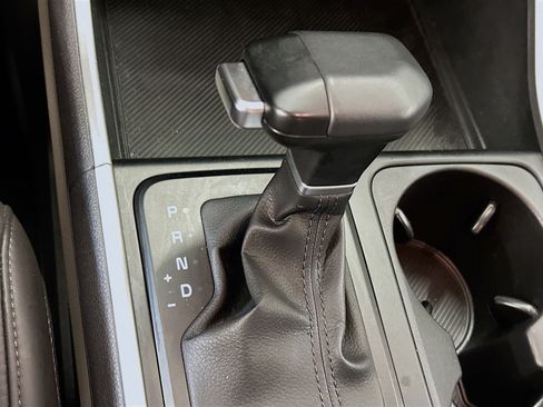 Used 2026 Kia Carnival FWD image 25