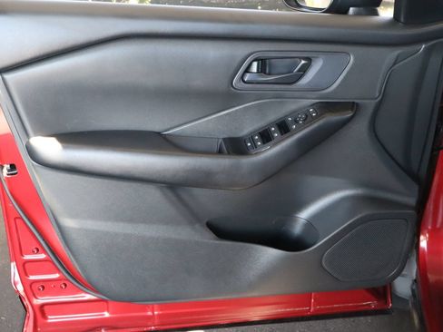 Used 2024 Nissan Rogue S FWD image 18
